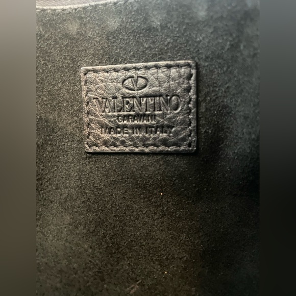 VALENTINO GARAVANI Rockstud Black Large Pouch- Great Condition! - Picture 7 of 9